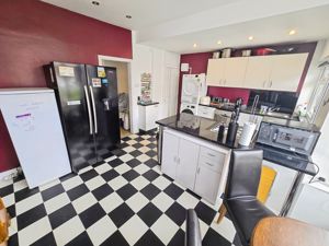 Kitchen Diner- click for photo gallery